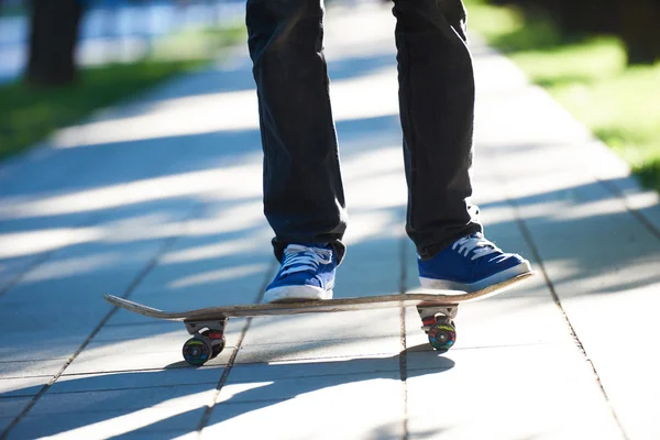 Detailní záběr na skateboardu skok — Stock fotografie