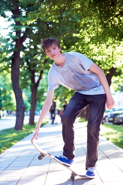 Nahaufnahme des Skateboard-Sprungs — Stockfoto