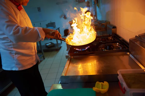 Chef Hotel Kitchen Preparing Vegetables Fire — Stock Photo, Image