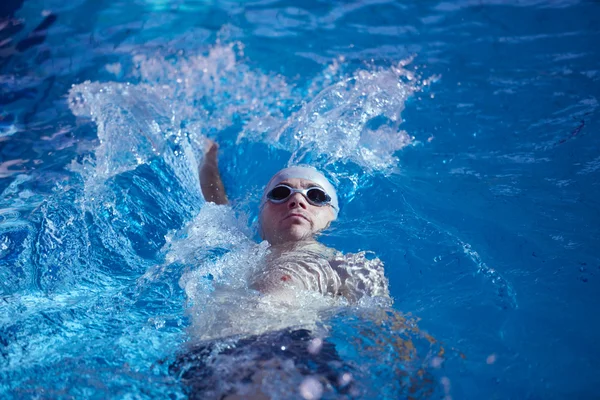 Schwimmer im Hallenbad — Stockfoto