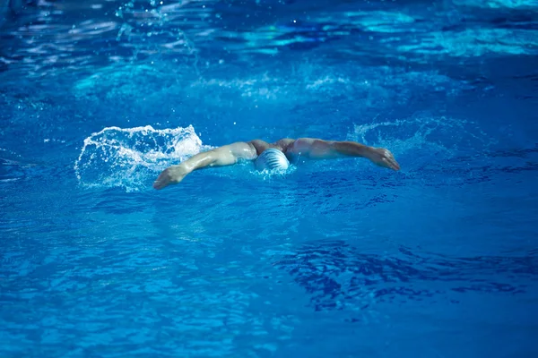 Swimmer in indoor swimming pool — Stock Photo, Image