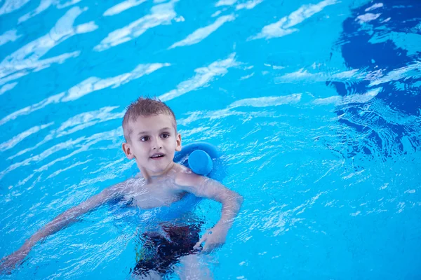 Pojke Poolen Skola Klass Att Lära Sig Att Simma — Stockfoto