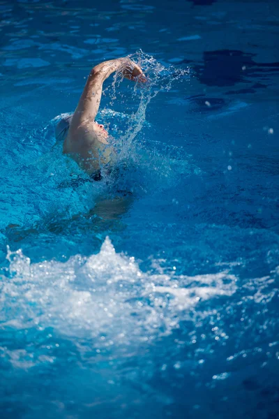 Swimmer excercise in indoor pool, — Stock Photo, Image