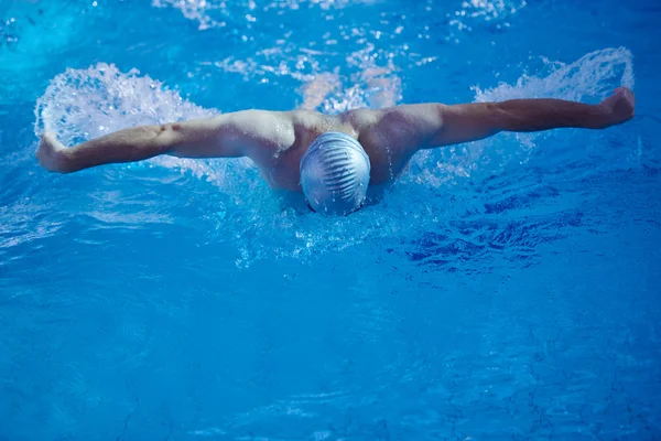 Nadador en piscina cubierta — Foto de Stock