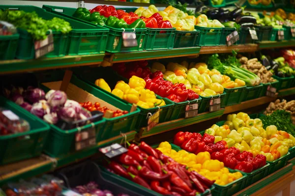 Gemüseladen im Supermarkt — Stockfoto