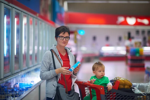 Madre con baby shopping — Foto Stock