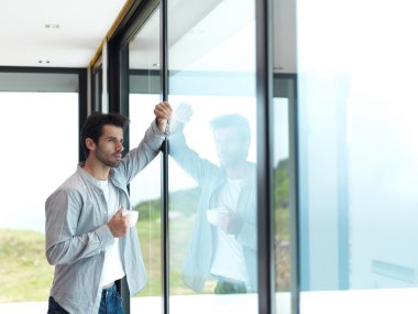 ilk sabah kahve içme adam