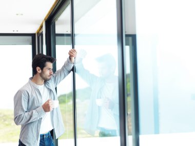 ilk sabah kahve içme adam