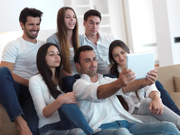 Group of friends taking selfie — Stock Photo, Image