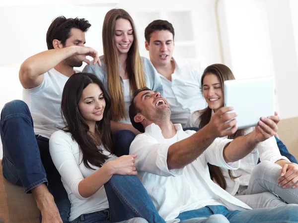 Group of friends taking selfie — Stock Photo, Image