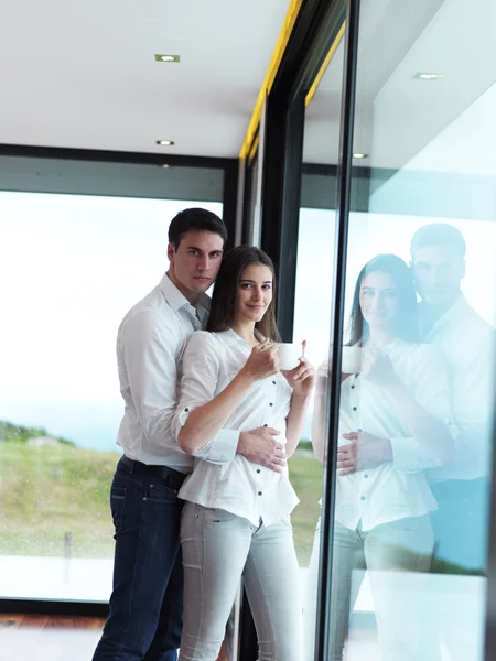 Pareja bebiendo café de la primera mañana —  Fotos de Stock