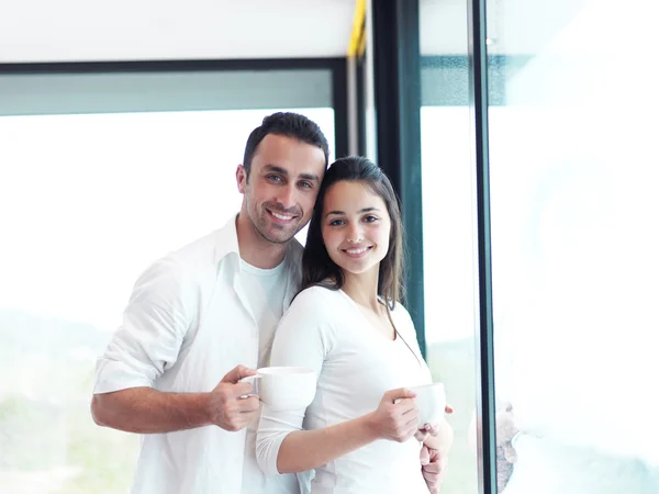 Pareja bebiendo café de la primera mañana —  Fotos de Stock