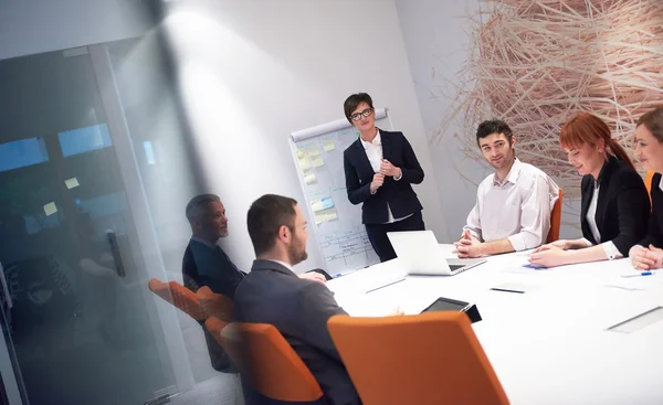 Gruppe von Geschäftsleuten trifft sich — Stockfoto