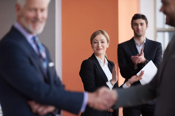 Businessmen shaking hands — Stock Photo, Image