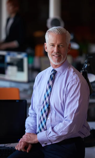 Senior businessman with his team at office — Stock Photo, Image