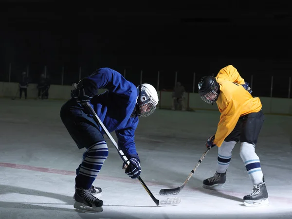 Giocatori di hockey su ghiaccio — Foto Stock