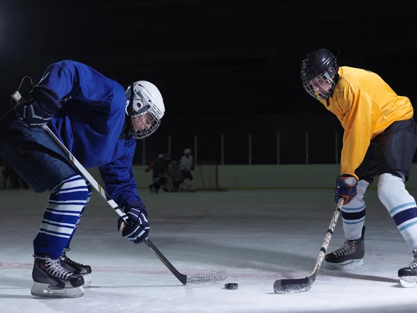 Giocatori di hockey su ghiaccio — Foto Stock