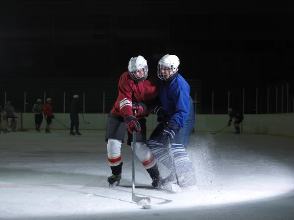 Jugadores de hockey sobre hielo —  Fotos de Stock