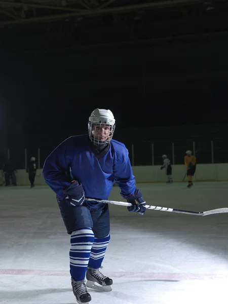 Ice hockey player in action — Stock Photo, Image