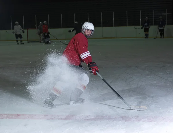 Ice hockey player in action — Stock Photo, Image