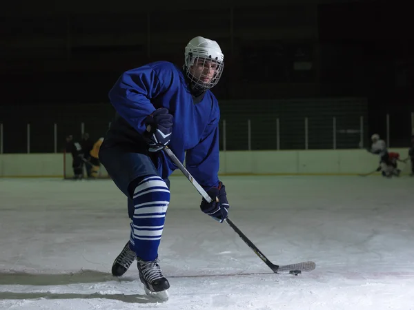 Eishockeyspieler in Aktion — Stockfoto