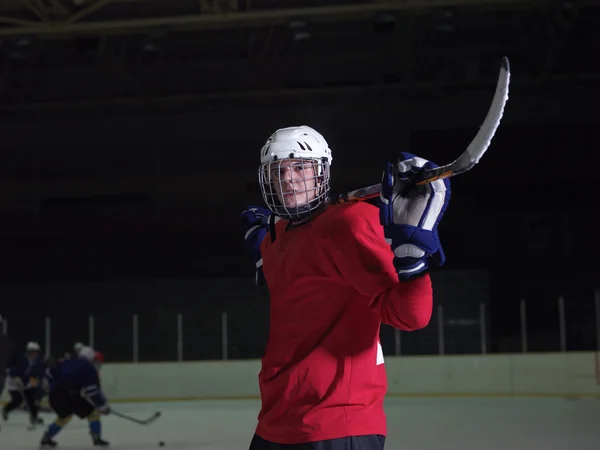 Портрет хоккеиста — стоковое фото