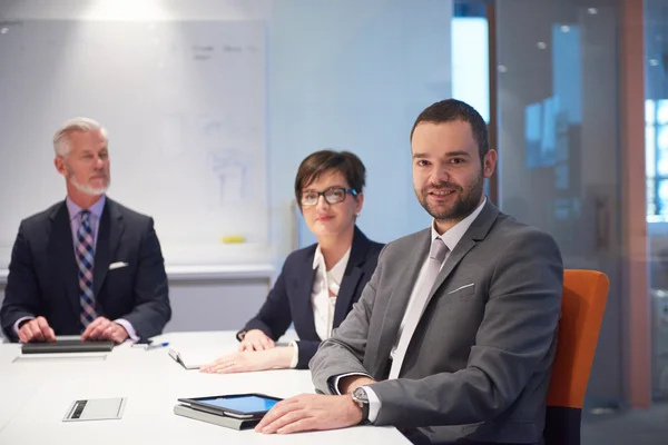 Groep van zakenmensen over vergadering — Stockfoto