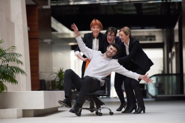 Eğleniyor iş insanlar grubu