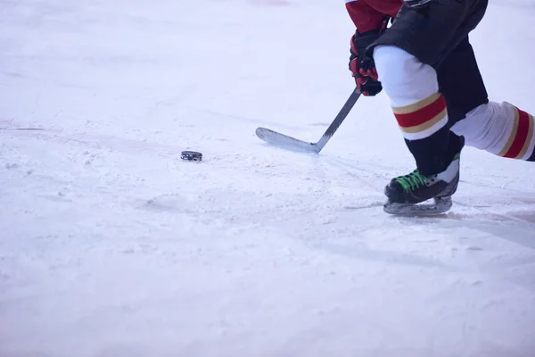 Ice hockey player in action — Stock Photo, Image