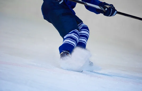 Ice hockey player in action — Stock Photo, Image