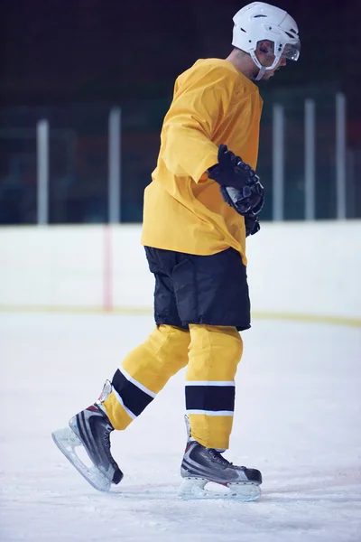 Ice hockey player in action — Stock Photo, Image