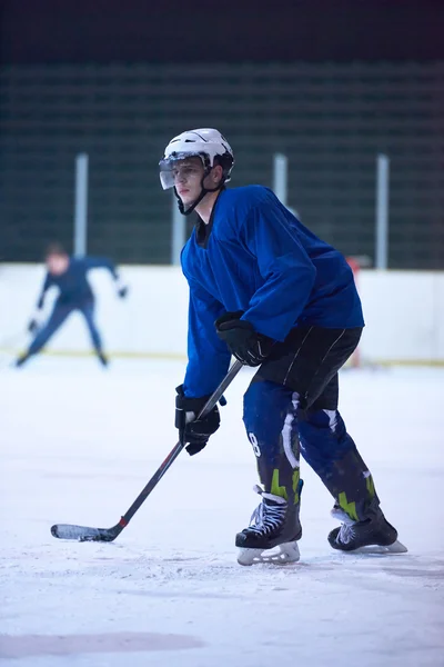 Ice hockey player in action — Stock Photo, Image