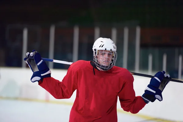 Ritratto giocatore di hockey su ghiaccio — Foto Stock