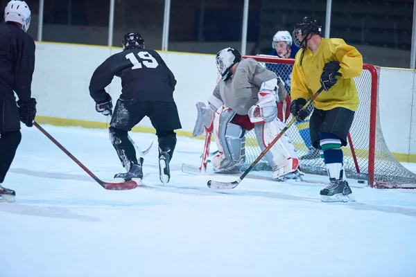 Portero de hockey sobre hielo —  Fotos de Stock