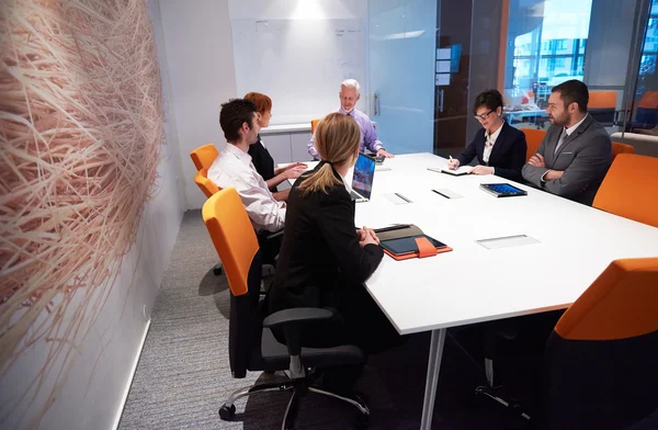 Grupo de empresarios en la reunión — Foto de Stock