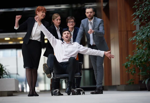 Mensen uit het bedrijfsleven groep plezier — Stockfoto