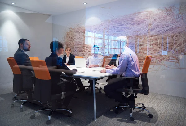 Groep van zakenmensen over vergadering — Stockfoto