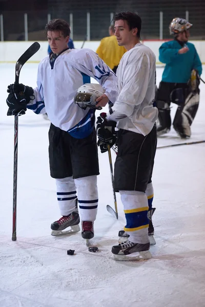 Jugadores de hockey sobre hielo — Foto de Stock