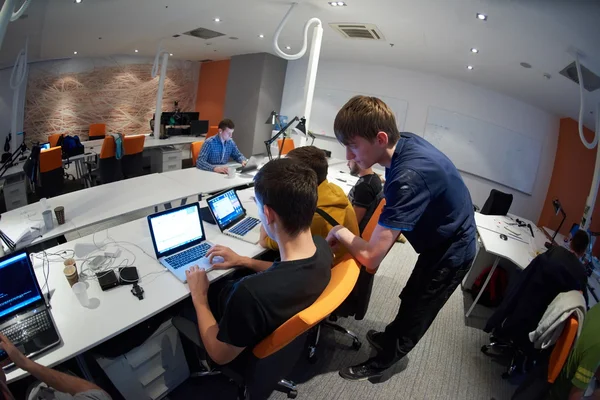 Start-up-Unternehmensgruppe im Büro — Stockfoto