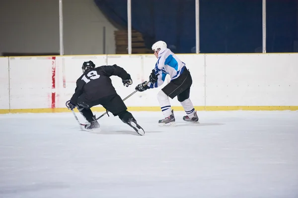 Jogadores de hóquei no gelo — Fotografia de Stock