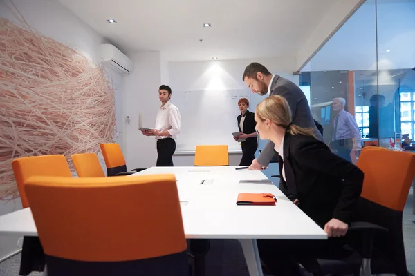 Groep van zakenmensen over vergadering — Stockfoto