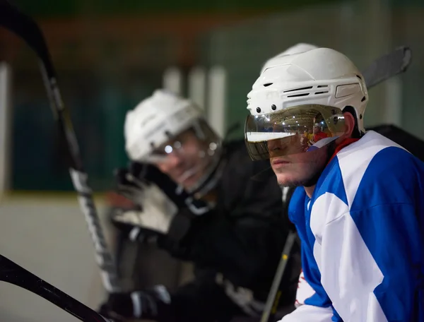 Ice hockey players on bench — Stock Photo, Image