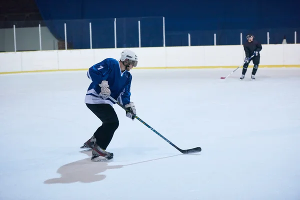 Eishockeyspieler in Aktion — Stockfoto