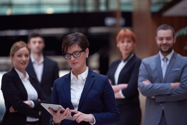 Geschäftsleute im Büro — Stockfoto