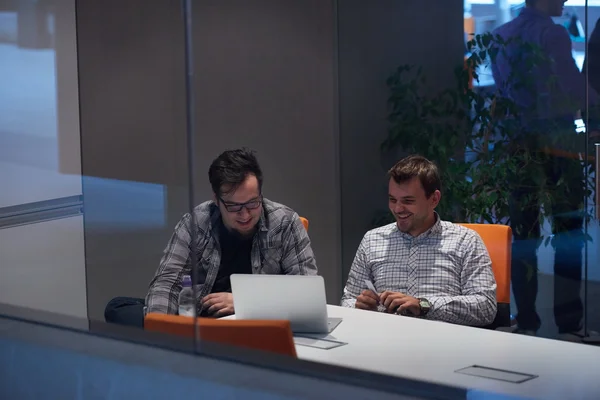 Start-up-Unternehmensgruppe im Büro — Stockfoto