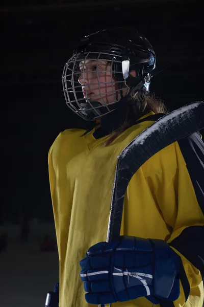 Teen girl  ice hockey player portrait — Stock Photo, Image
