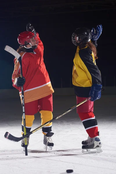 Adolescentes niñas hielo jugadores de hockey retrato — Foto de Stock