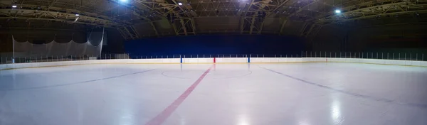 Pista de gelo vazia, arena de hóquei — Fotografia de Stock