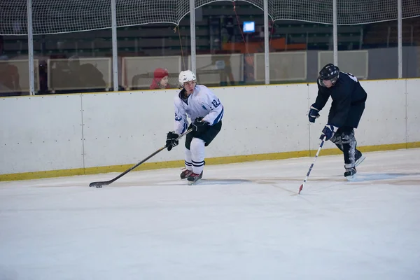 Giocatori di hockey su ghiaccio — Foto Stock