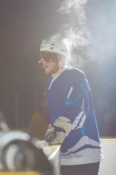Giocatori di hockey su ghiaccio in panchina — Foto Stock
